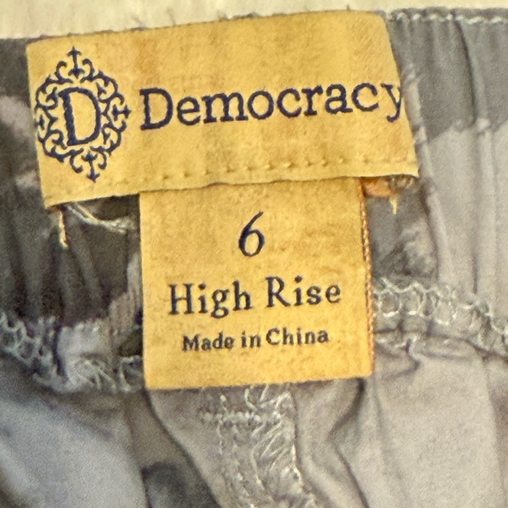Democracy Floral Patterned Pants in Gray and Charcoal Size 6 - Picture 10 of 10